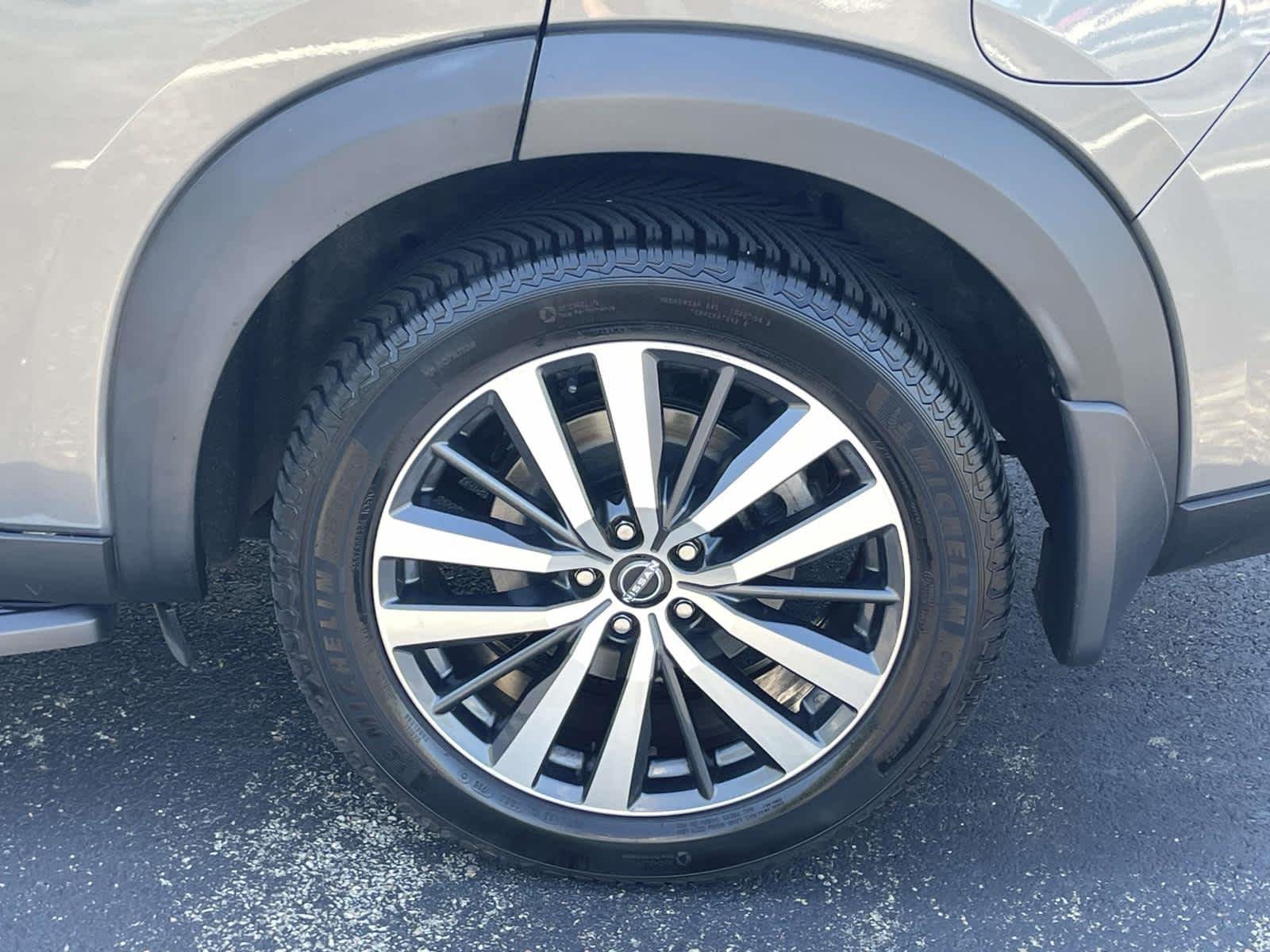 Used 2022 Gun Metallic Nissan Platinum image 20