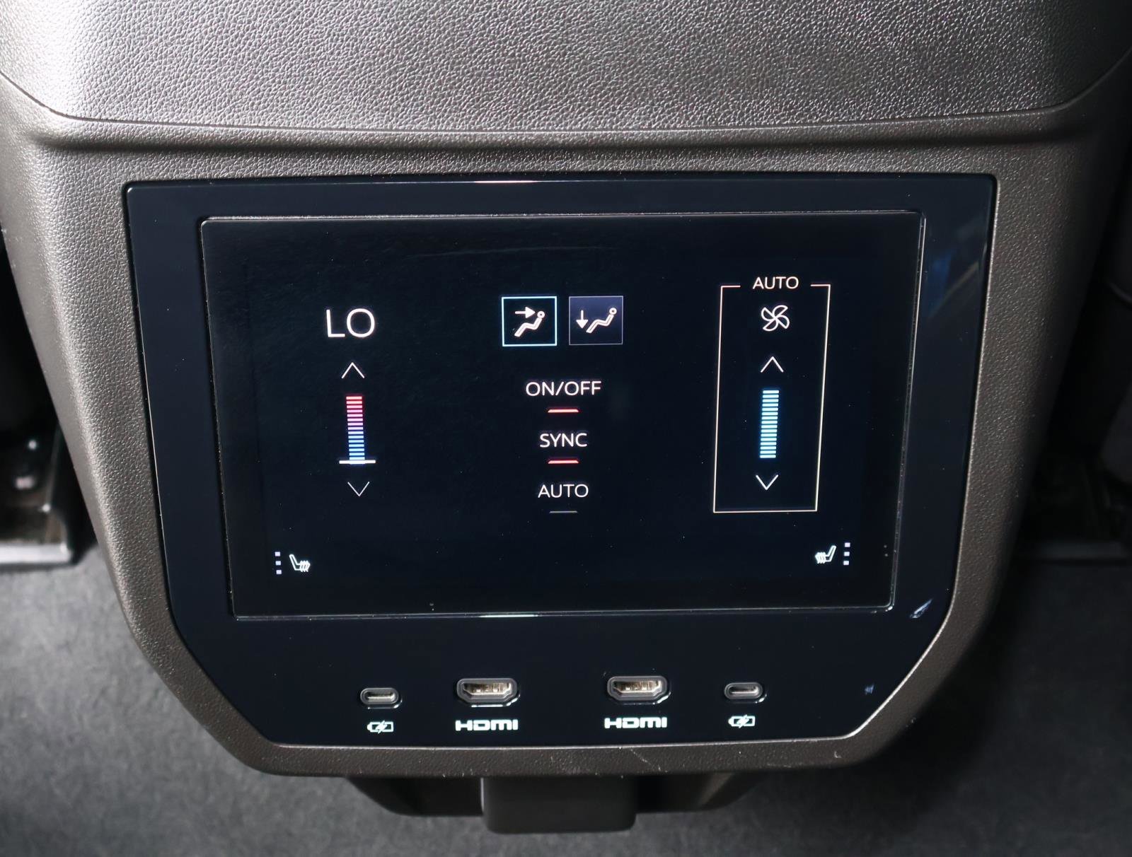 2025 GMC Yukon XL Denali Ultimate - Photo 15