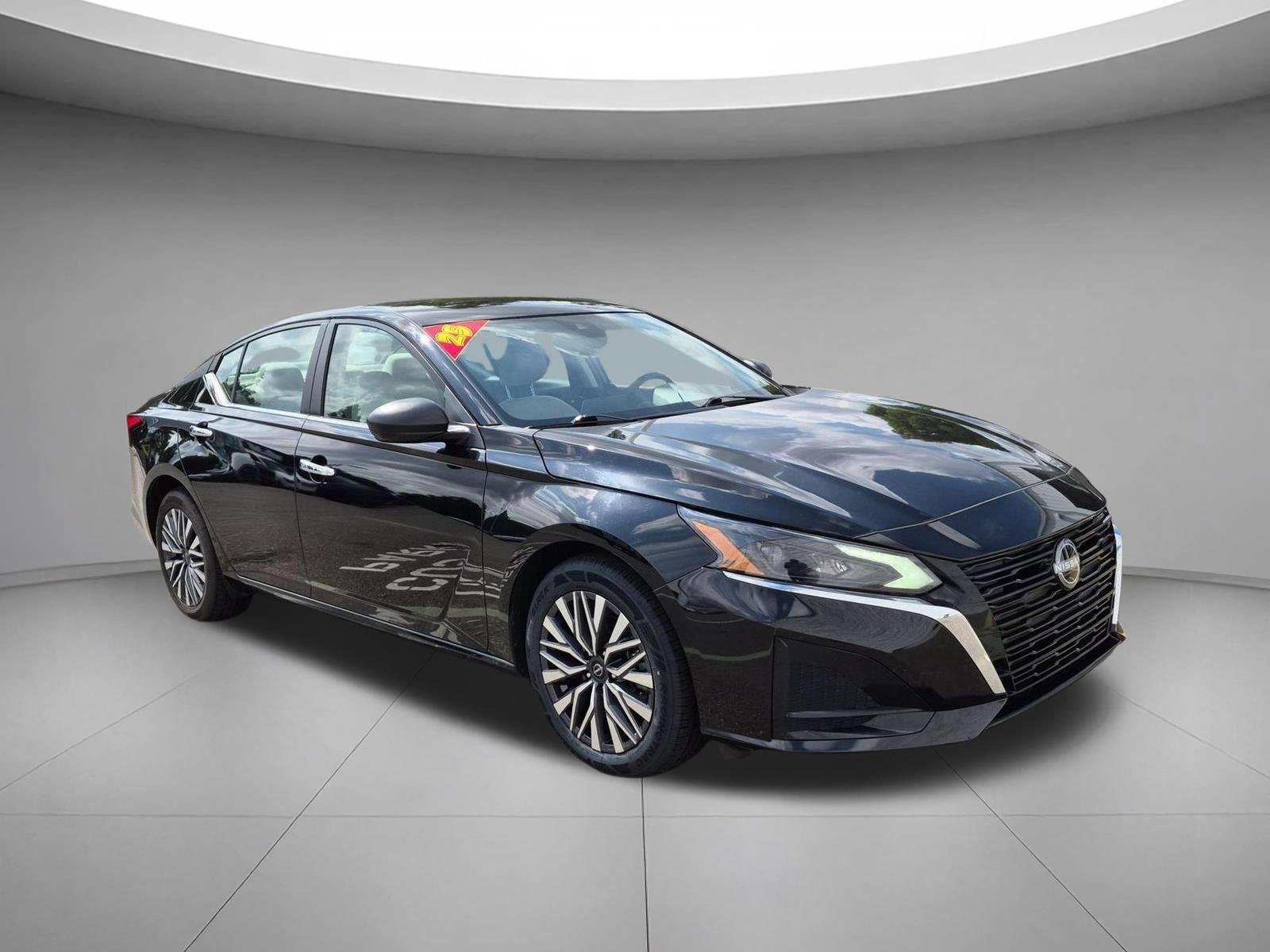 Used 2025 Super Black Nissan SV image 7