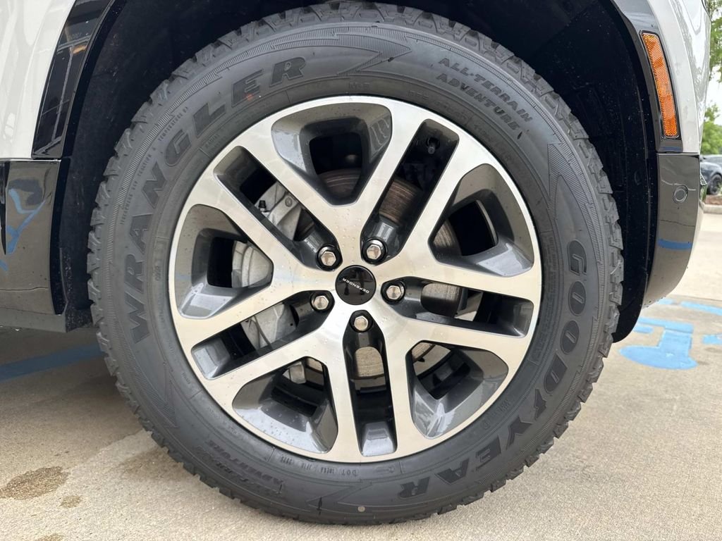 New 2026 Borasco Grey Land Rover X-Dynamic SE image 6