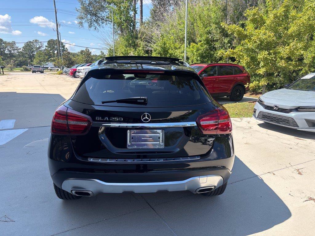 Used 2019 Black Mercedes-Benz GLA 250 image 18