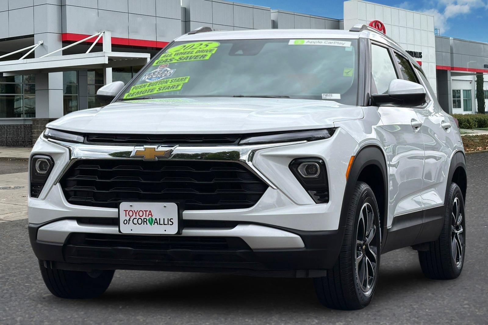 Used 2025 Summit White Chevrolet LT image 8