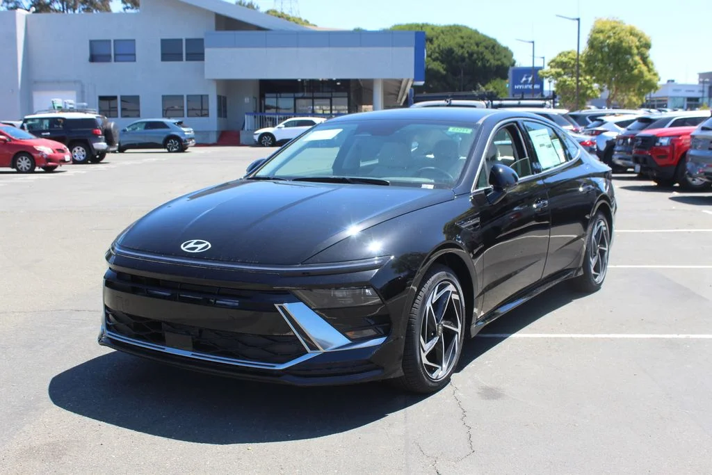 New 2026 Black Hyundai SEL Sport image 3
