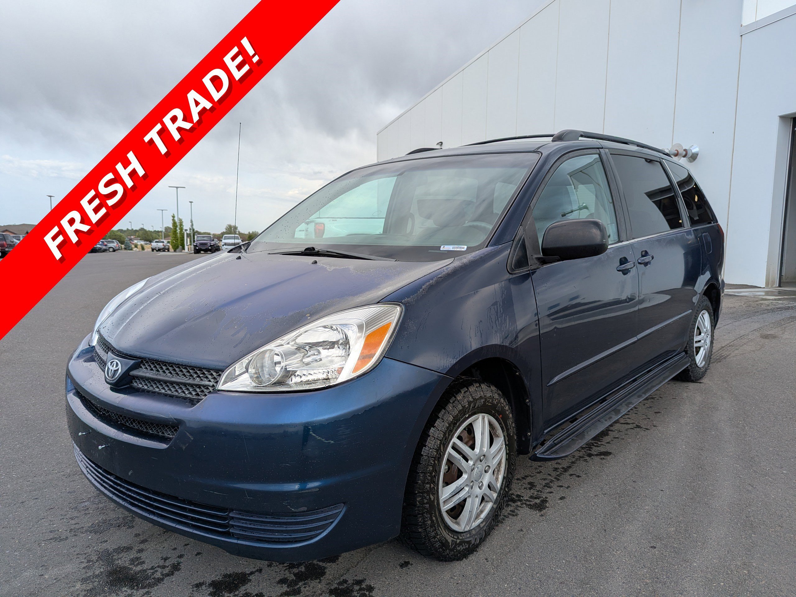 2004 Toyota Sienna LE 7-Passenger's photo
