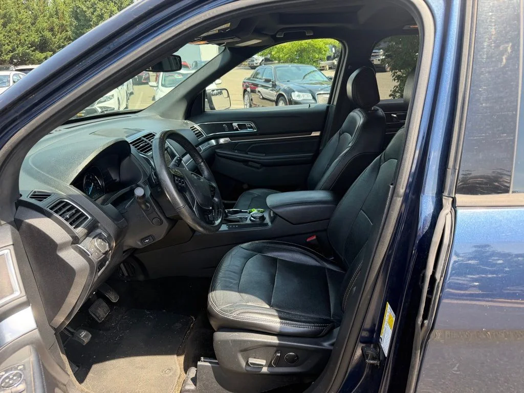 Used 2017 Blue Ford Limited image 11