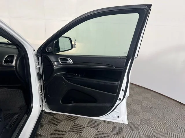 Certified Used 2018 White Jeep Limited image 29
