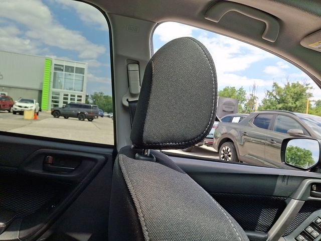 Used 2018 Black Subaru 2.5i Premium image 13