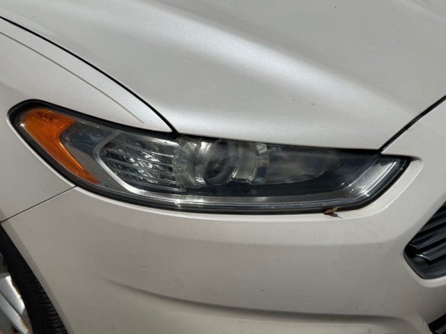 Used 2013 White Ford SE image 40