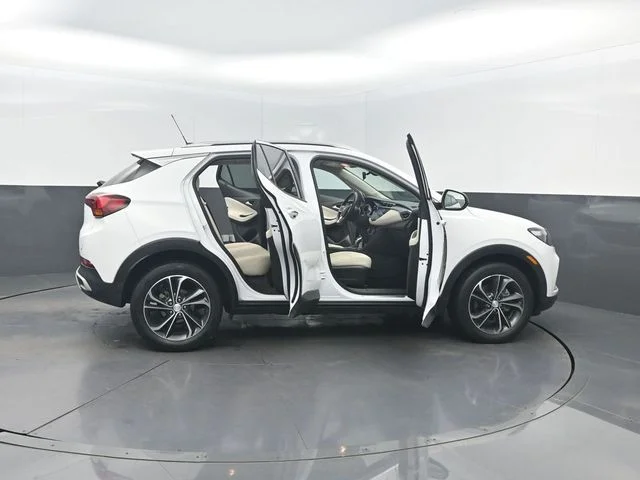 Used 2020 White Buick Select image 38