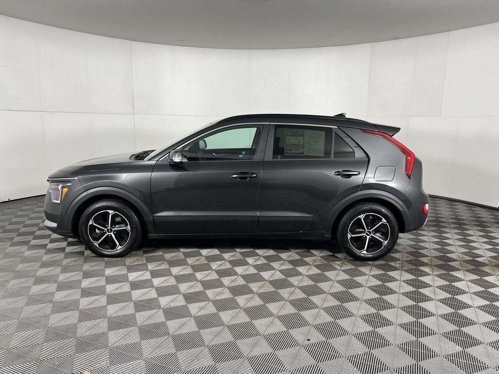 Used 2024 Graphite Gray Kia EX image 5