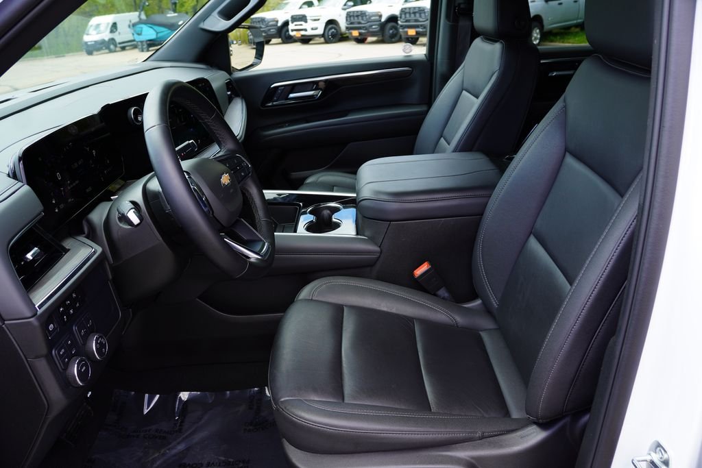 Used 2025 Summit White Chevrolet LT image 16