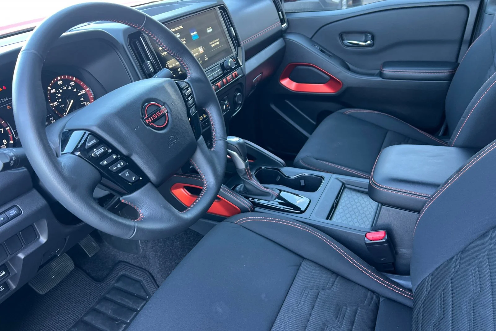 2025 Nissan Frontier PRO-4X - Photo 9