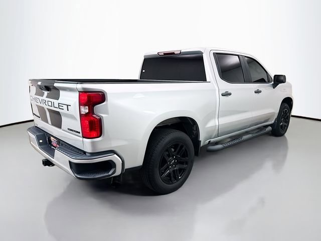 Used 2022 Silver Ice Metallic Chevrolet Custom image 7