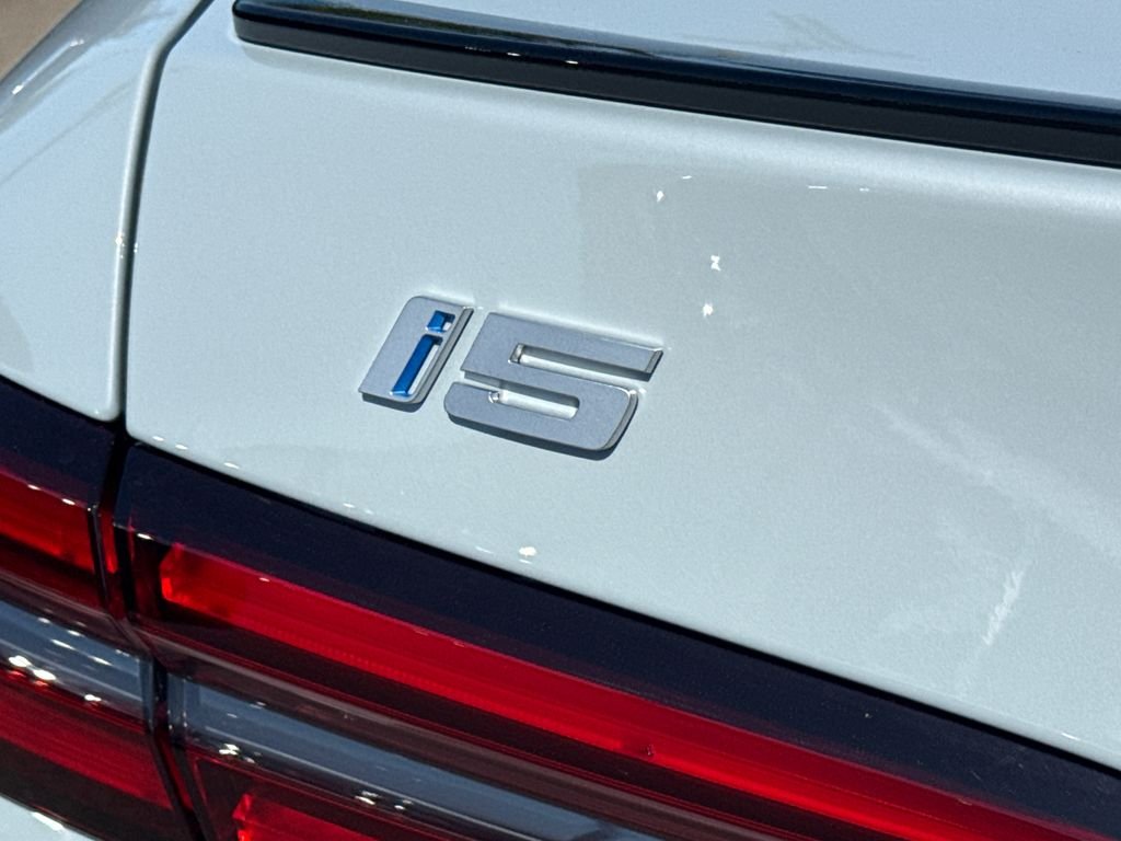 New 2027 Gray BMW xDrive40 image 9