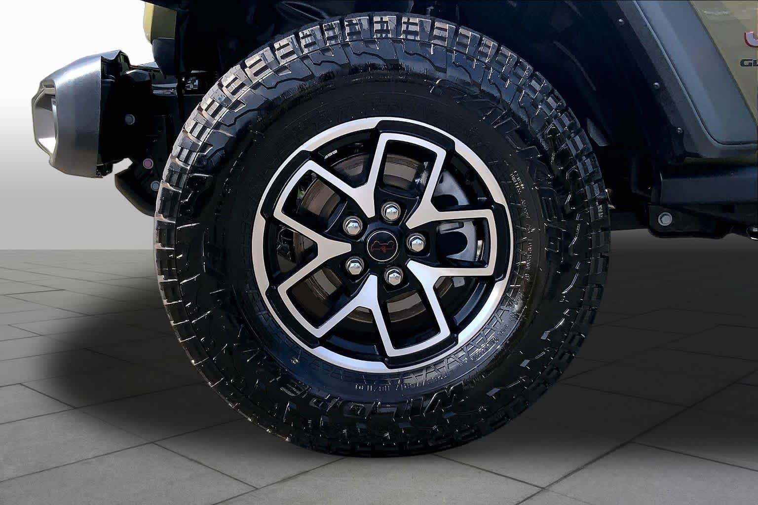 Used 2025 41 Jeep Rubicon image 11