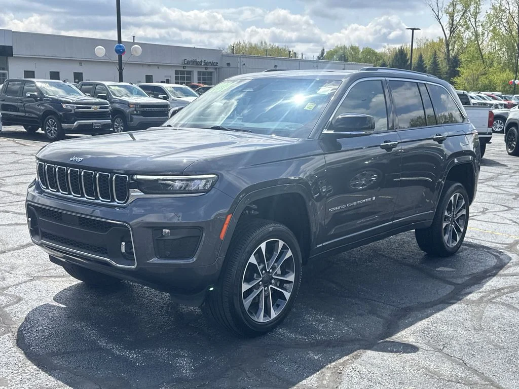 Used 2024 Gray Jeep Overland image 4
