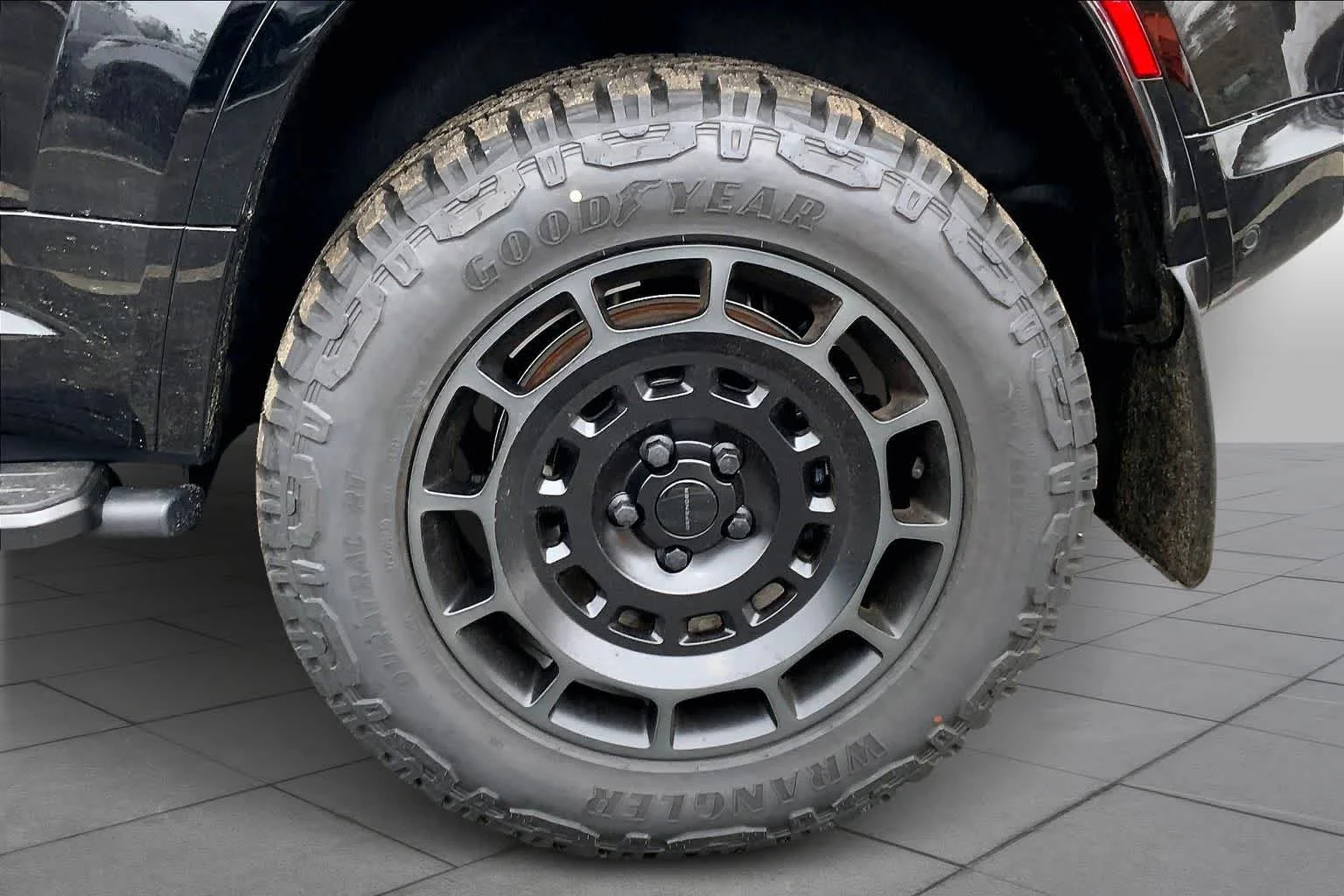 2026 Land Rover Defender OCTA Black - Photo 14