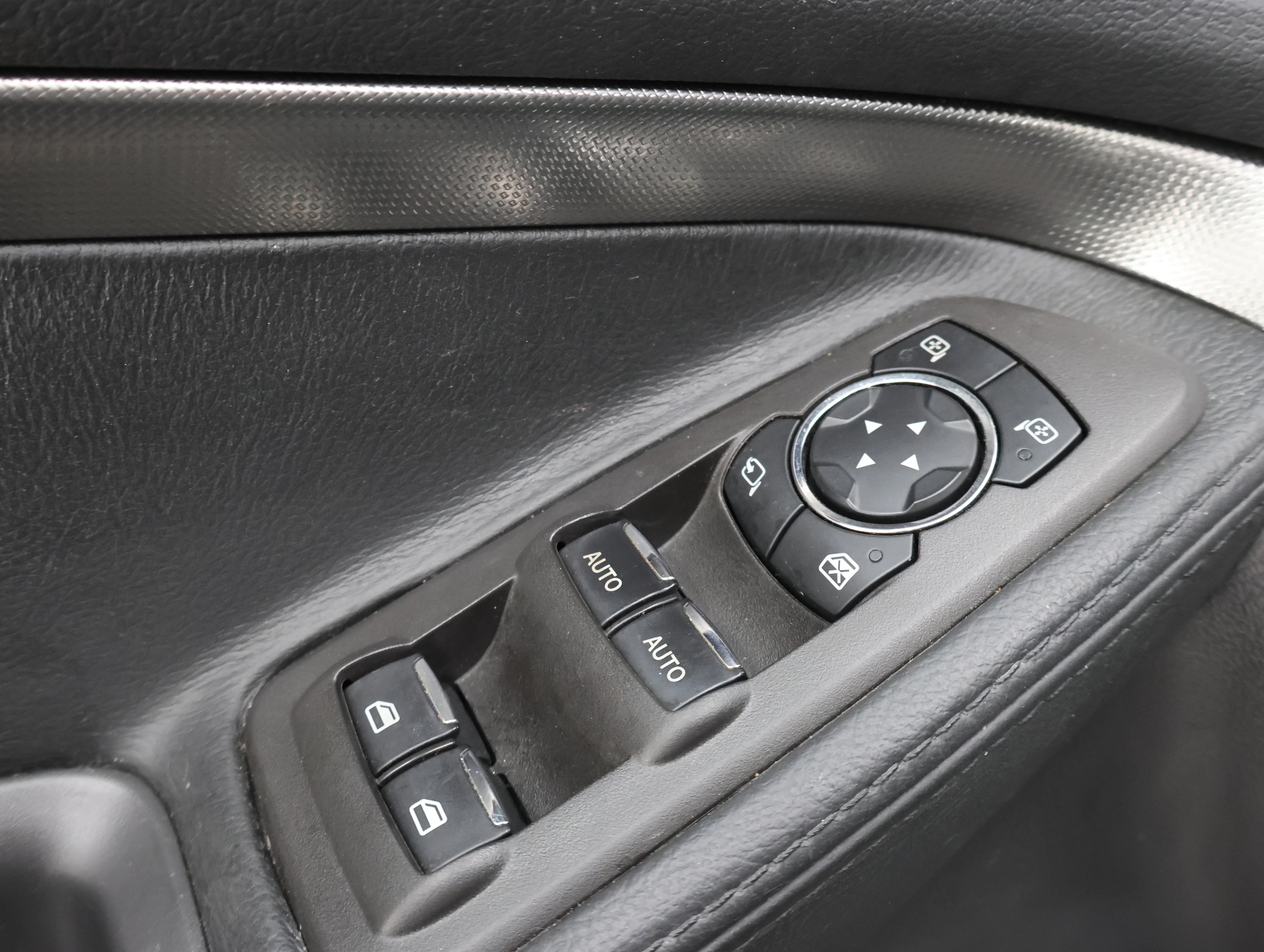 Used 2015 Magnetic Metallic Ford Sport image 41