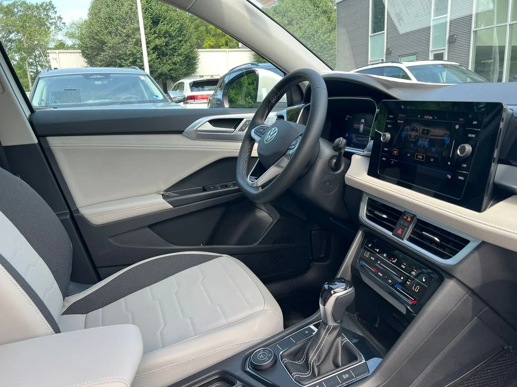New 2026 White Volkswagen 1.5T SE image 17
