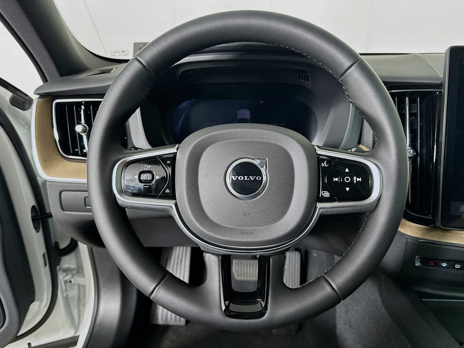 New 2026 Crystal White Volvo Plus image 11