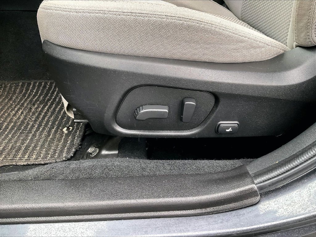 Used 2018 Gray Subaru 2.5i Premium image 27