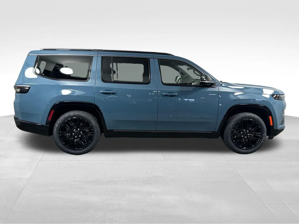 New 2026 Steel Blue Exterior Paint Jeep Limited Reserve image 11