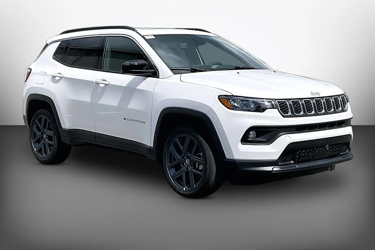 New 2026 Bright White Clearcoat Jeep Latitude image 1