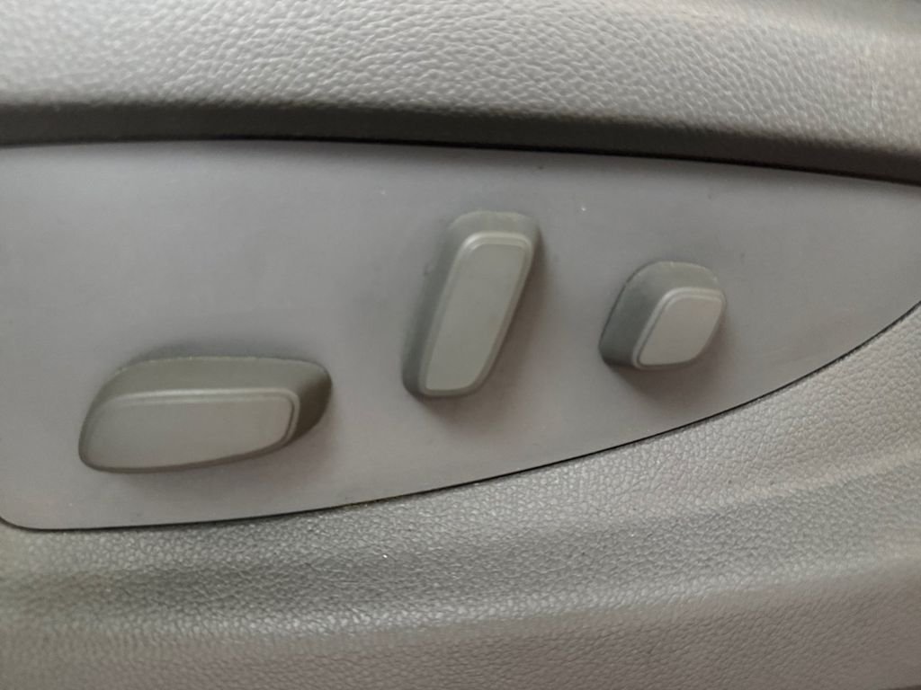 Used 2018 Black GMC SLE image 29