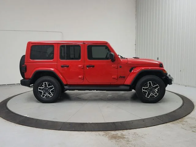 New 2026 Firecracker Red Clear-Coat Exterior Paint Jeep Sahara image 9