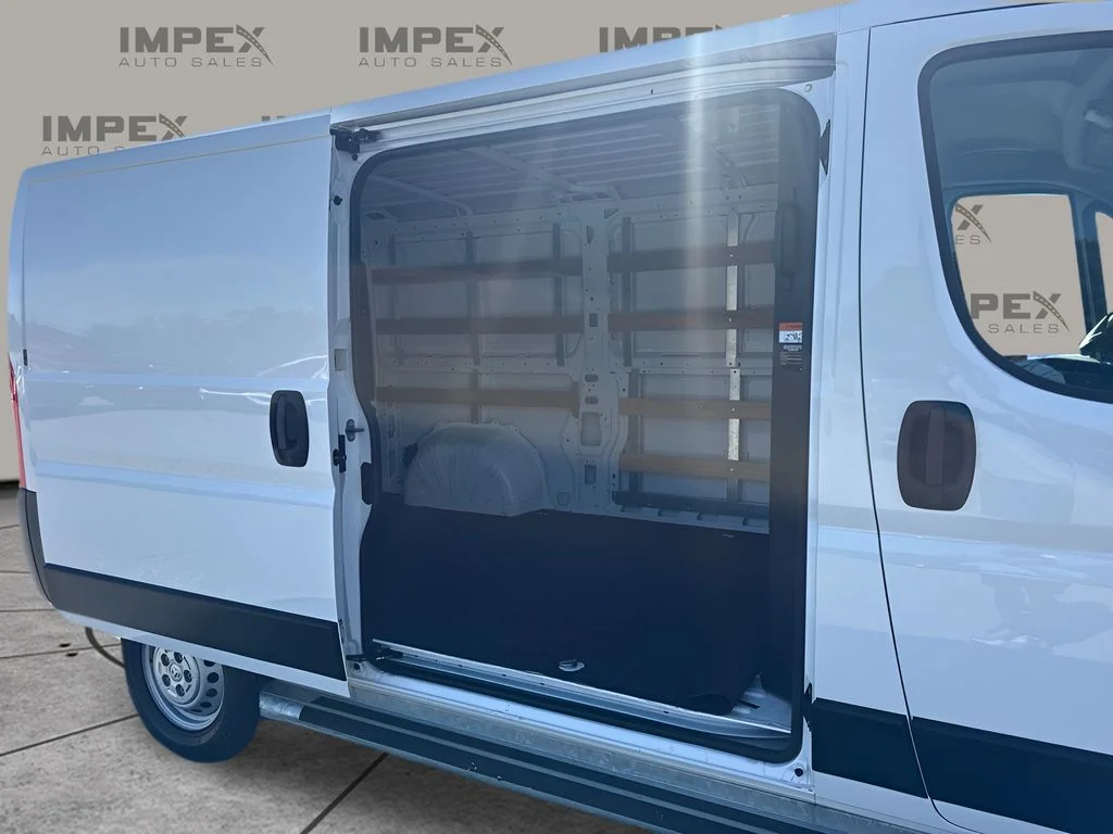 Used 2025 White Ram Base image 22