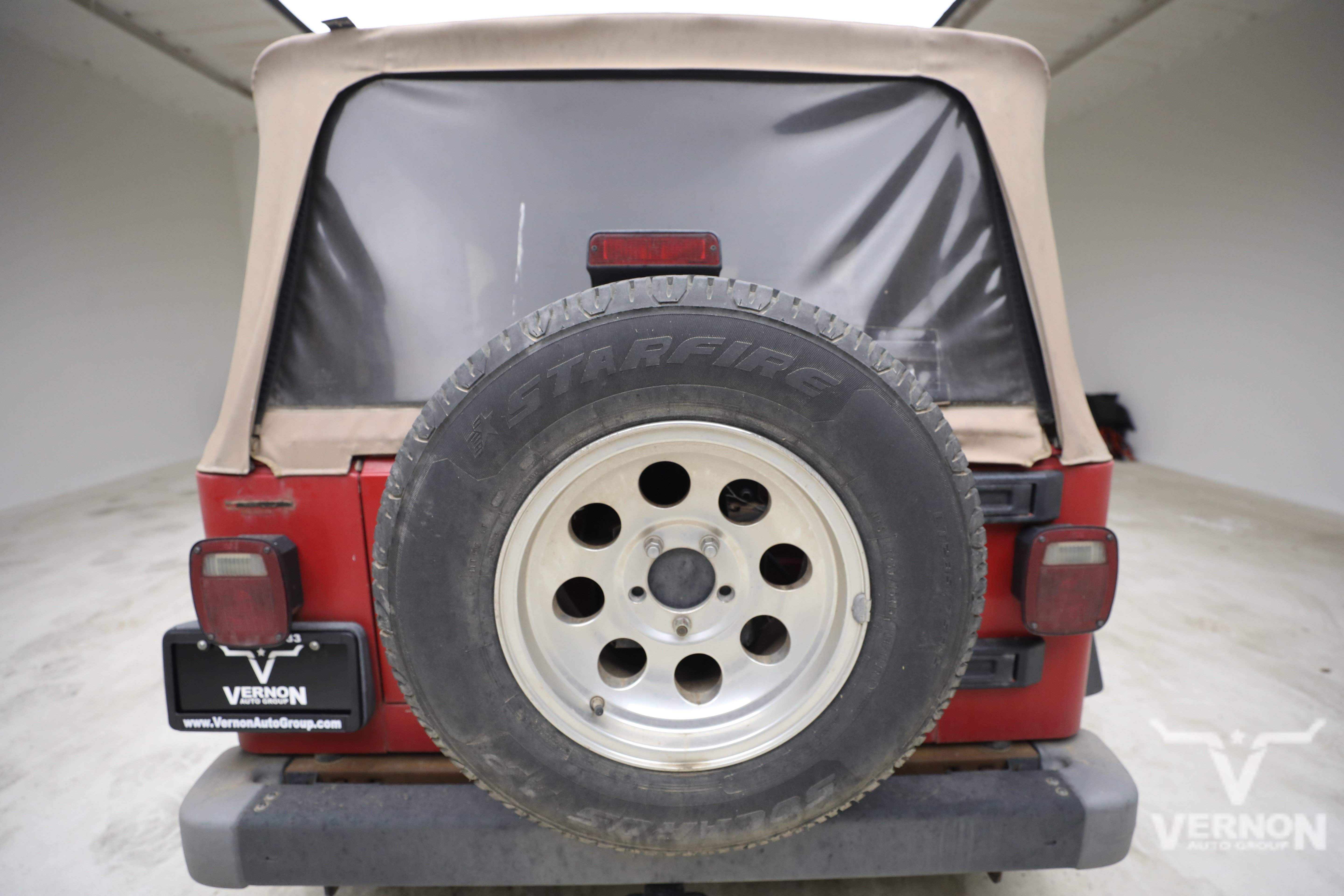 Used 2004 Flame Red Jeep Y image 4