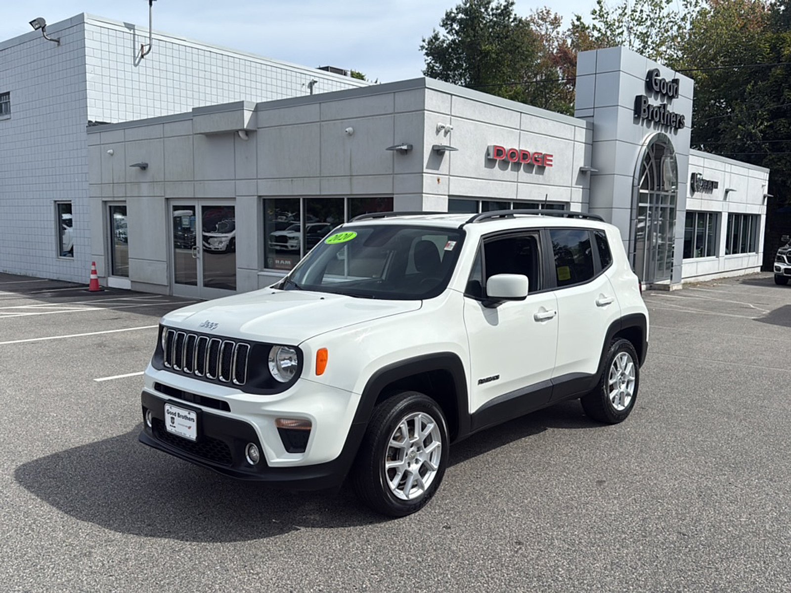 Certified Used 2020 Alpine White Clearcoat Jeep Latitude 4x4 image 1