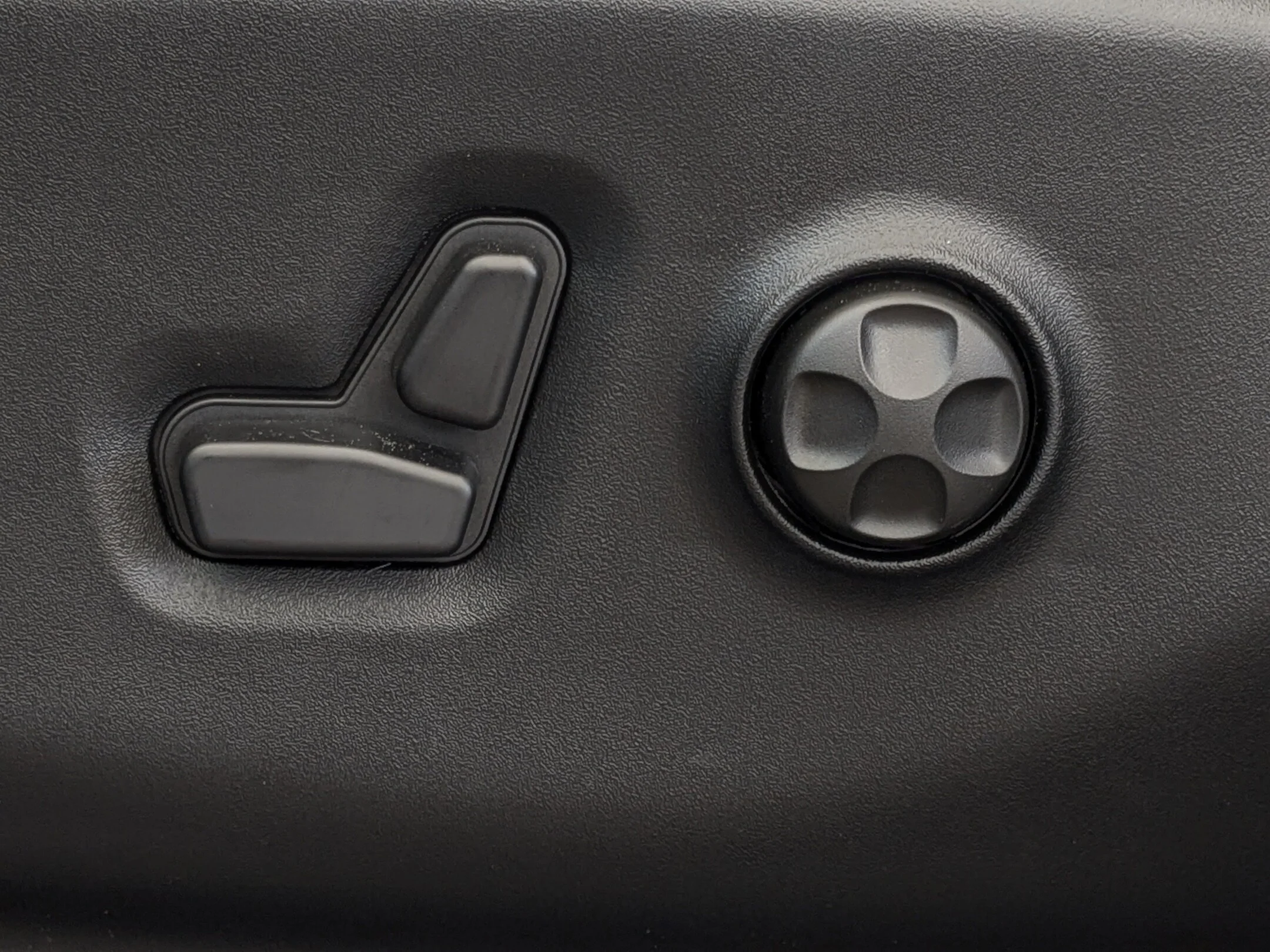 New 2026 Black Chrysler SXT - - FWD - Stow n Go Seats - Power Sliding Doors - Heated Seats - Adaptive Cruise & More! image 13