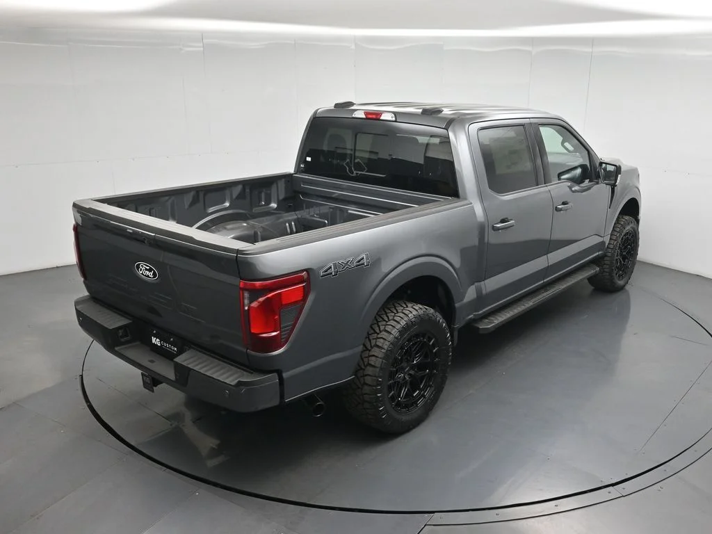 New 2026 Carbonized Gray Metallic Ford XLT image 40