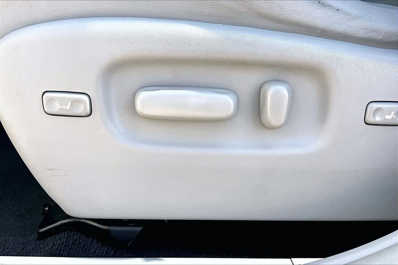 Used 2013 Classic Silver Metallic Toyota Limited image 31