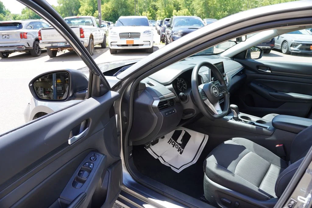 Used 2025 Gun Metallic Nissan 2.5 SV image 14