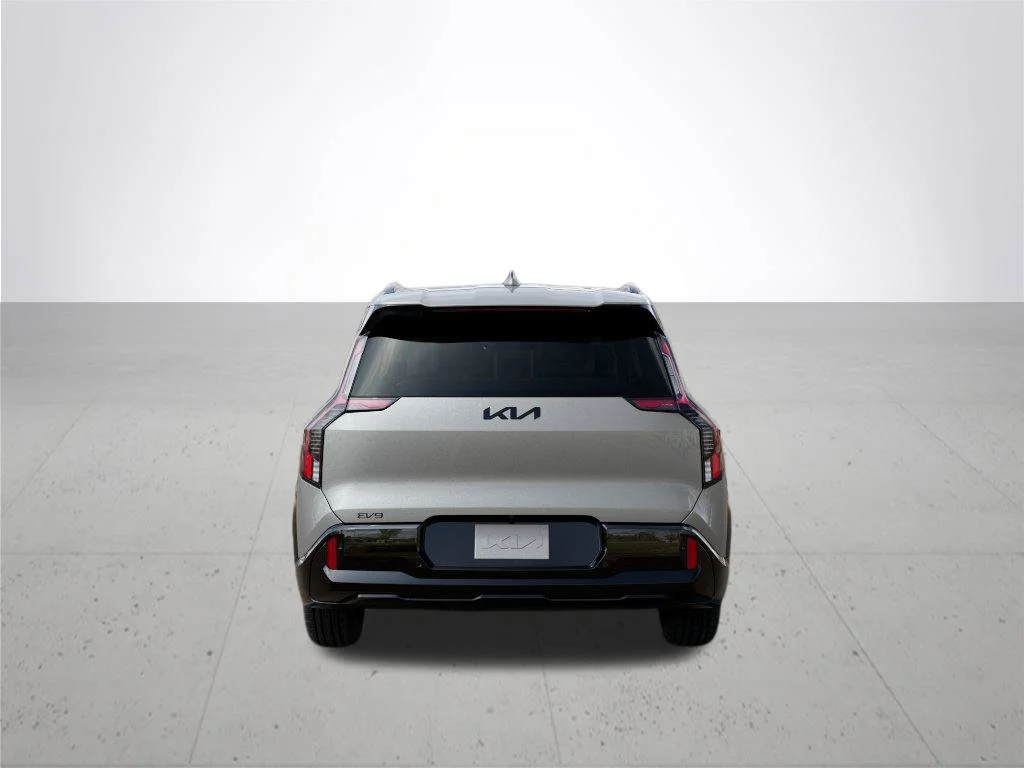 New 2026 Ivory Silver Kia Land AWD image 5