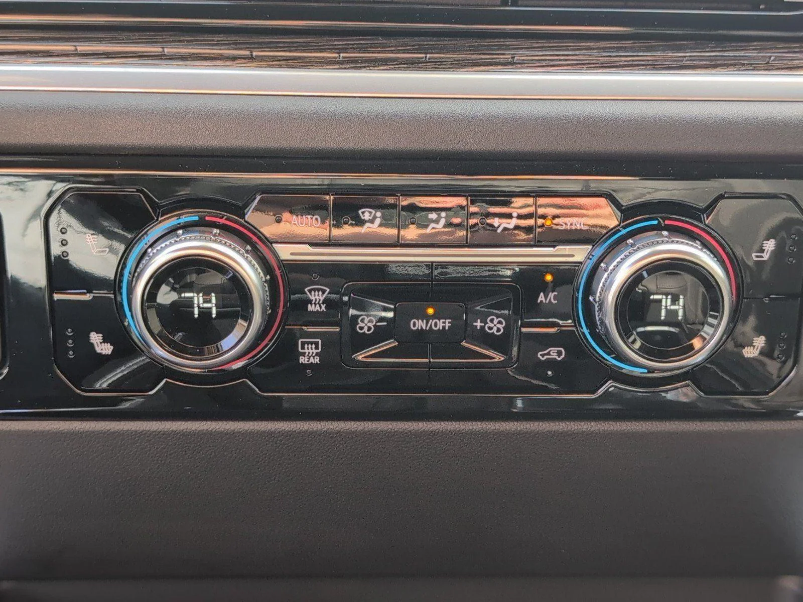 New 2026 Summit White GMC Elevation image 20