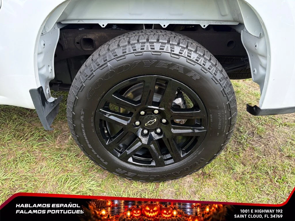 Used 2024 Summit White Chevrolet Custom image 11