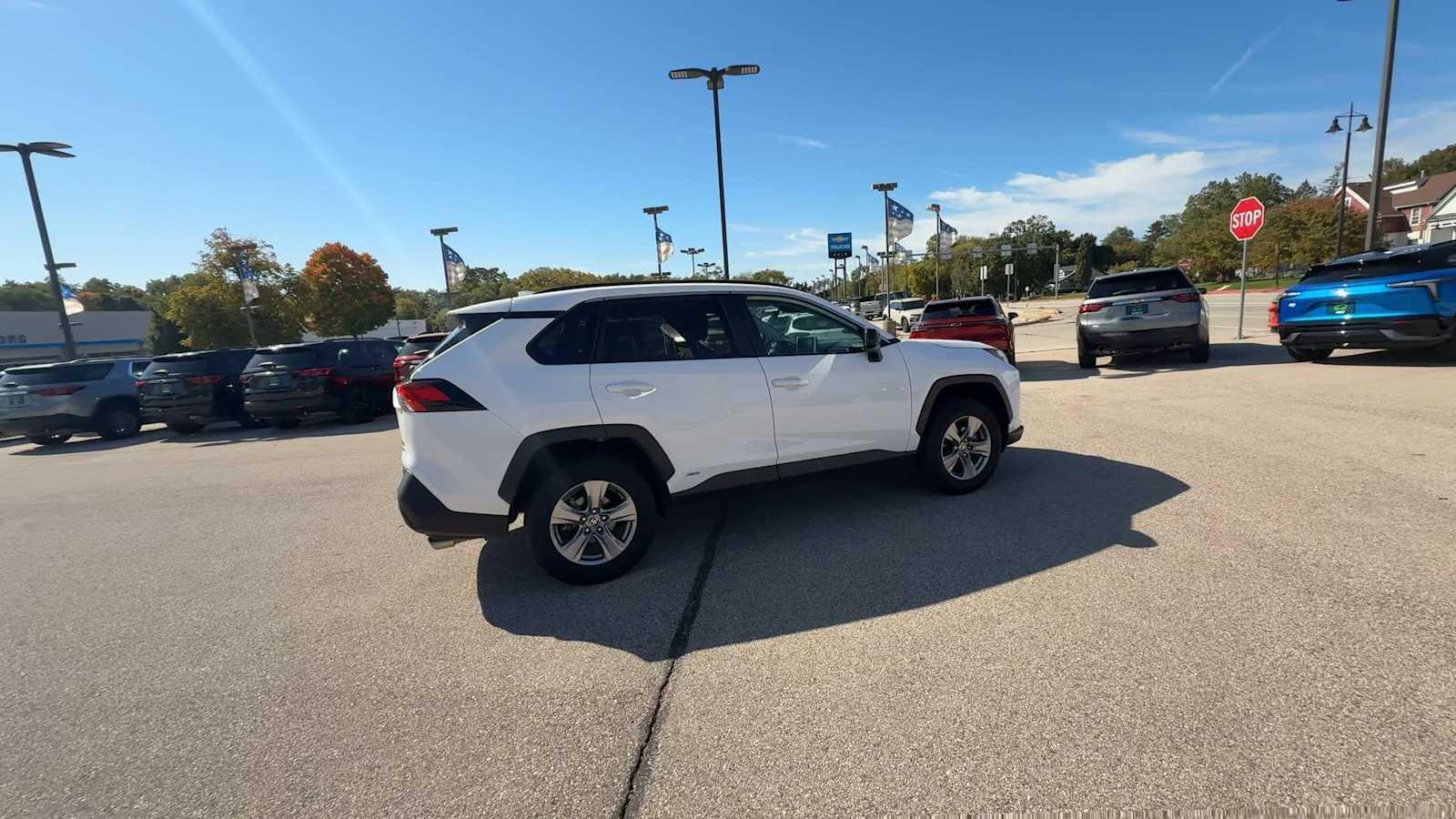 2025 Toyota RAV4 LE - Photo 8