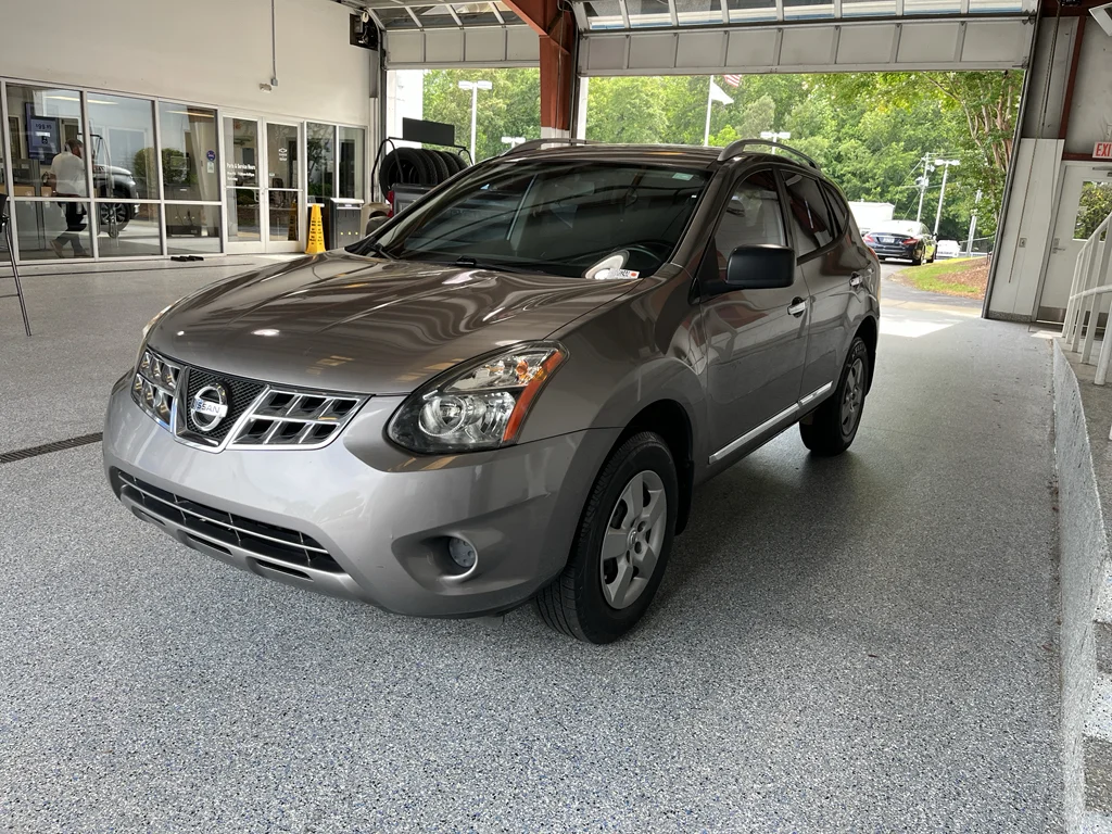 Used 2014  Nissan S image 3