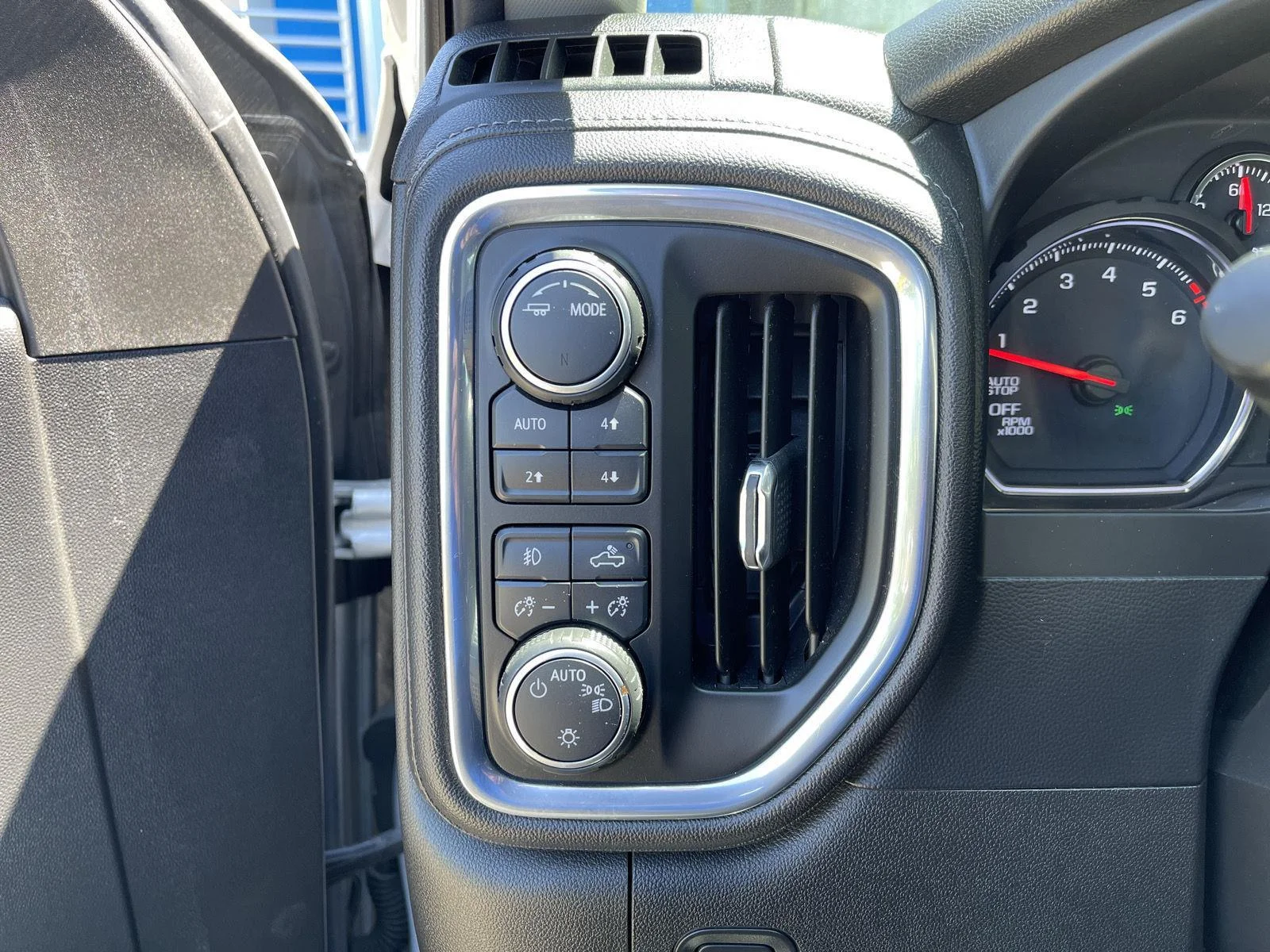 Used 2021 SILVER ICE METALLIC Chevrolet LT Trail Boss image 19