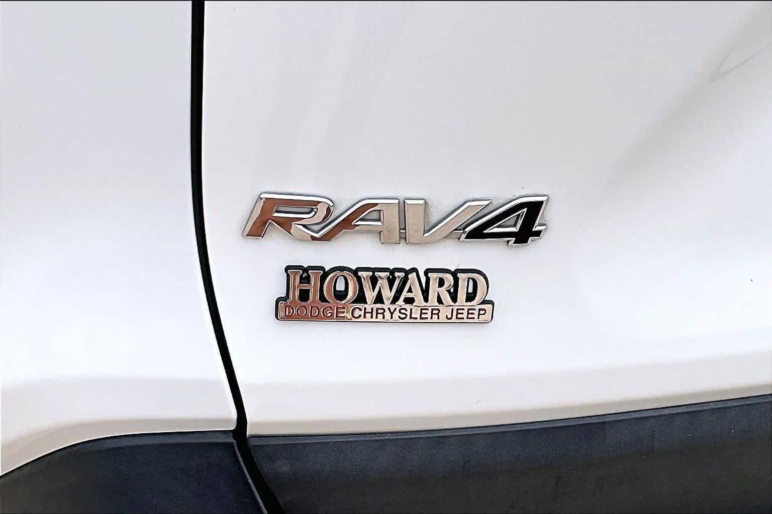 Used 2020 Super White Toyota XLE image 31