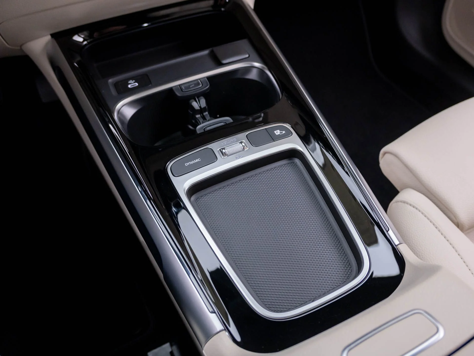 New 2026 White Mercedes-Benz GLB 250 image 28