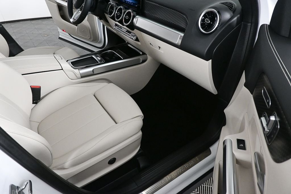 Used 2026 White Mercedes-Benz GLB 250 image 23