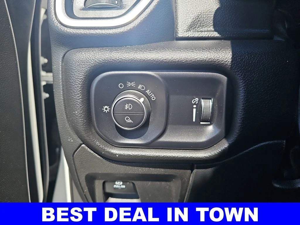 Used 2023 White Ram Big Horn/Lone Star image 25