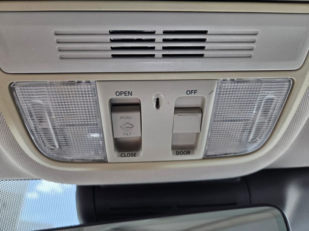 Used 2018 White Honda EX-L image 33