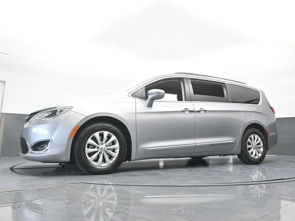 Used 2017 Billet Silver Metallic Clearcoat Chrysler Touring L image 56