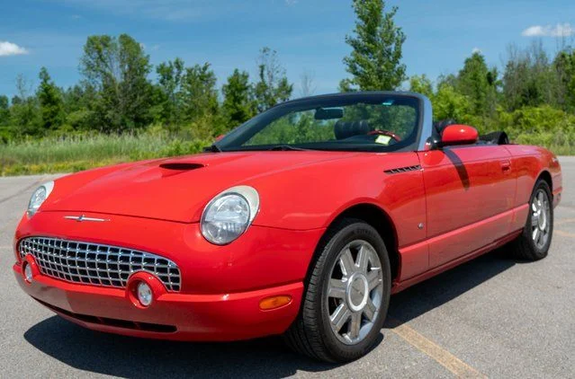 Used 2004 Red Ford Base image 17