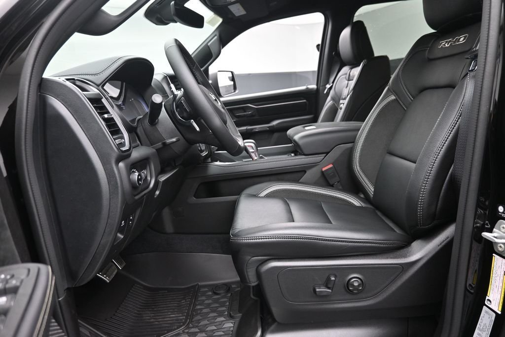 New 2026 Diamond Black Crystal Pearl-Coat Exterior Paint RAM RHO image 20